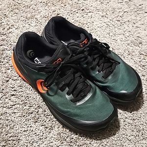 Topo Athletic Ultraventure Pro Forrest Orange laces sneakers size 9.5 men